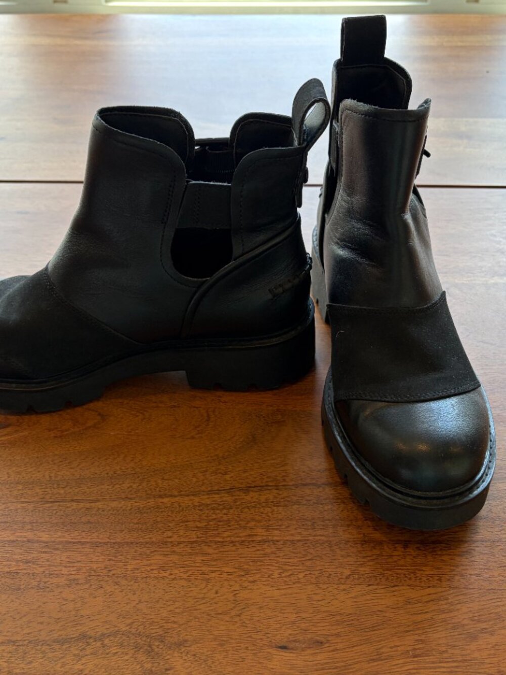 UGG women's black leather chunky ankle boots with buckle Size: 7.5
